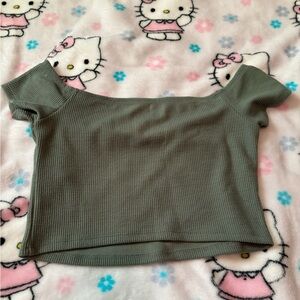 Cute cropped Hollister top